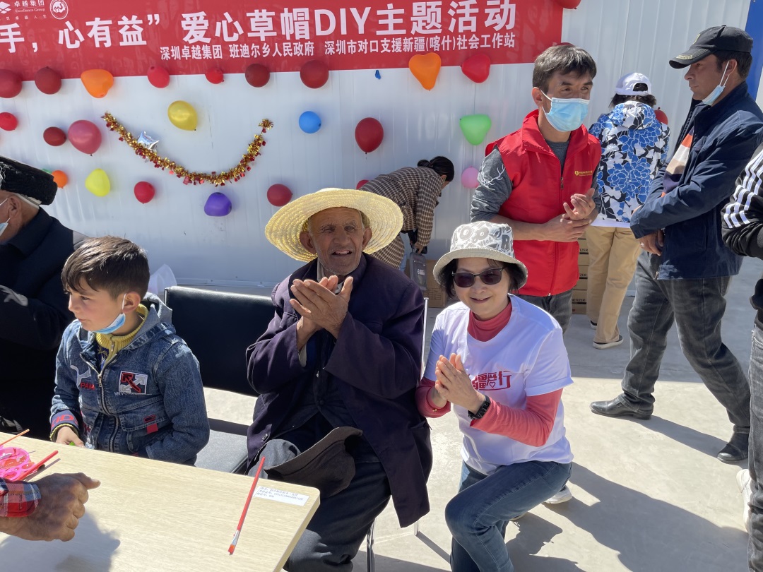 大手牵小手——为护边员绘制凉帽活动5.jpg